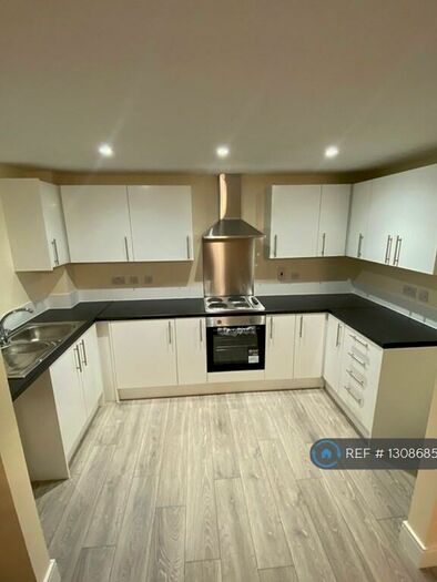 2 Bedroom Flat To Rent In Omega Court, Romford, RM7