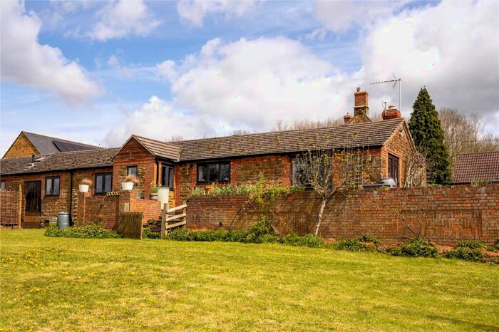 3 Bedroom Semi-Detached House For Sale In Byfield, Daventry, NN11