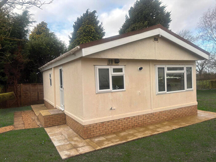 2 Bedroom Park Home For Sale In Spalding, Lincolnshire, PE12