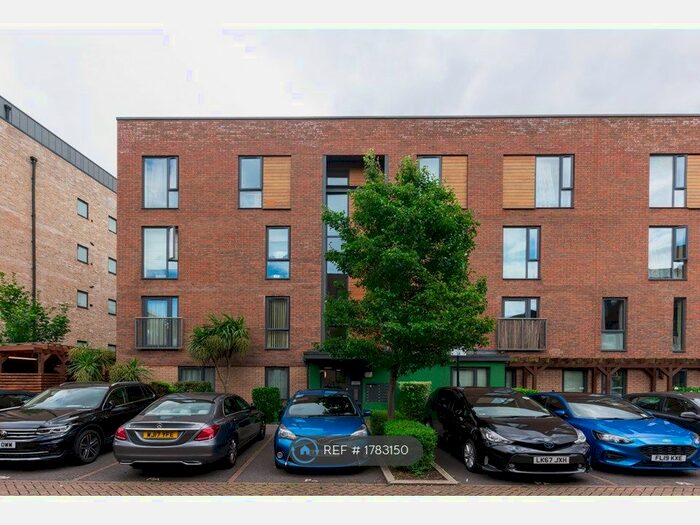 2 Bedroom Flat To Rent In Warburg Court, London, NW9