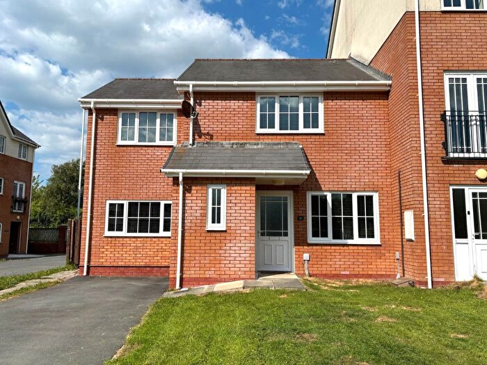 3 Bedroom Semi-Detached House To Rent In Llanbadarn Fawr, SY23