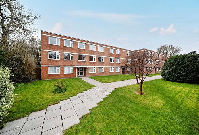 2 Bedroom Flat For Sale In Rayleigh Road, Bristol, Somerset, BS9