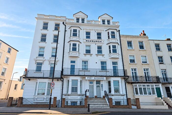1 Bedroom Flat For Sale In Fort Crescent, Margate, Kent, CT9