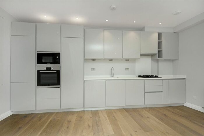 2 Bedroom Flat To Rent In Argyle Road, W13