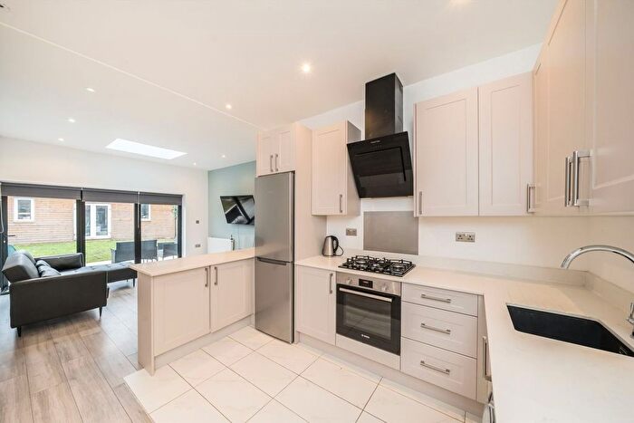 2 Bedroom Flat To Rent In Devonshire Road, Tooting, SW19