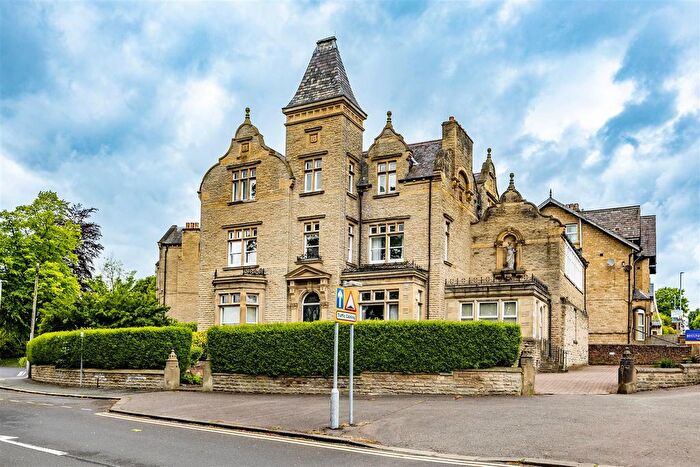 2 Bedroom Flat For Sale In Park Drive, Huddersfield, HD1
