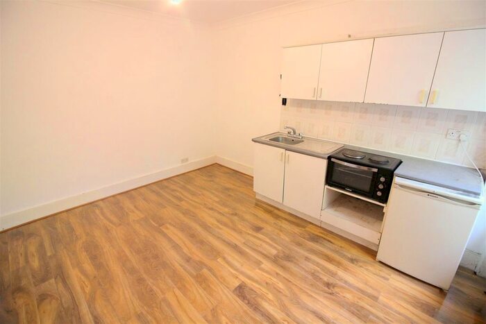 Studio To Rent In Madeley Road, London, W5