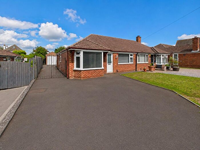 3 Bedroom Semi-Detached Bungalow For Sale In Beechcroft Rd, Longlevens, Gloucester, GL2