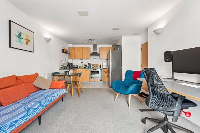1 Bedroom Flat To Rent In Martello Street, London, E8