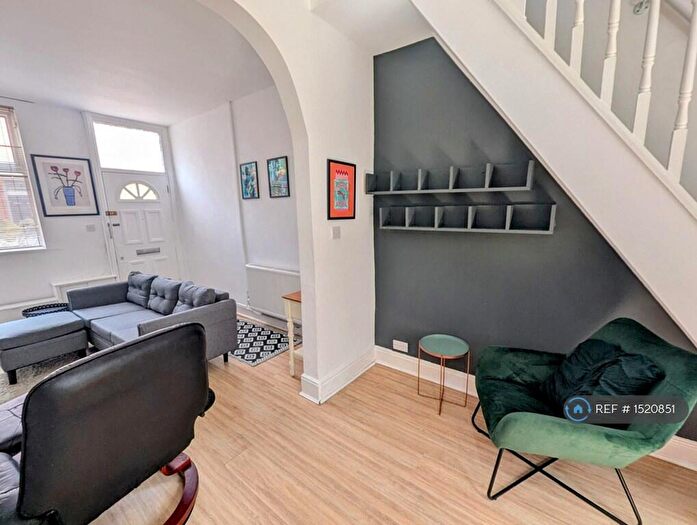 2 Bedroom End Of Terrace House To Rent In Thorn Grove, Manchester, M14