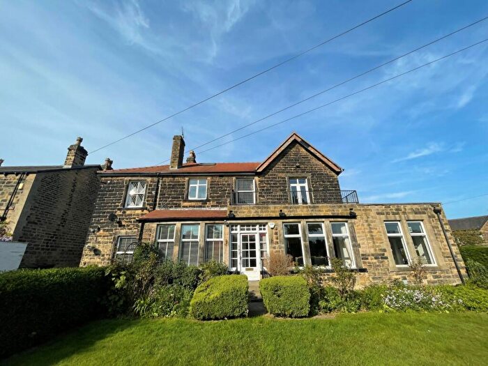 2 Bedroom Flat To Rent In Old Park Road, Leeds, West Yorkshire, LS8