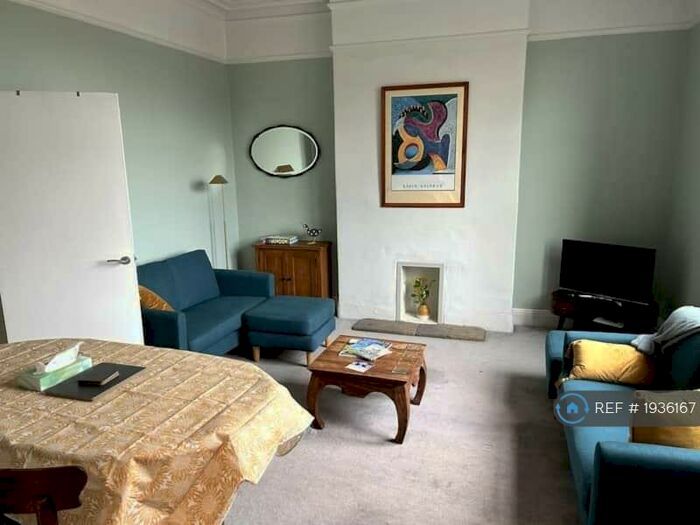 2 Bedroom Flat To Rent In East Parade, Harrogate, HG1