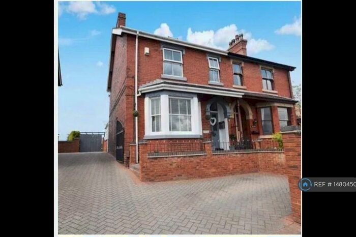 4 Bedroom Semi-Detached House To Rent In Norton Lane, Stoke-On-Trent, ST6