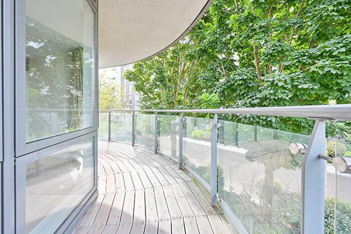2 Bedroom Flat For Sale In Clayponds Lane, Brentford, TW8
