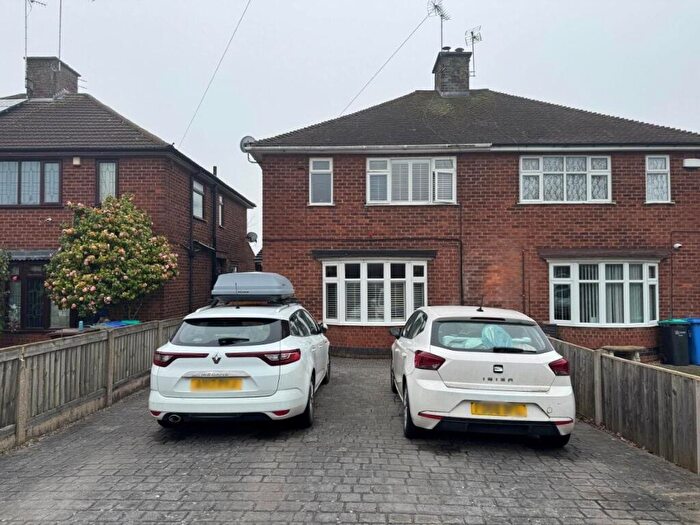 3 Bedroom Semi-Detached House For Sale In Helmsley Road, Rainworth, Mansfield, NG21