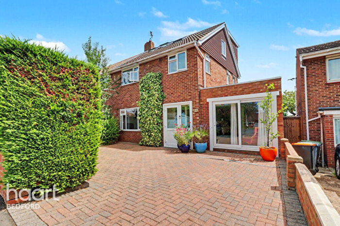 4 Bedroom Semi-Detached House For Sale In Haylands Way, Bedford, MK41