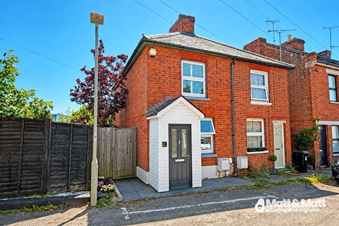 2 Bedroom Semi Detached House For Sale In Mount Pleasant, Wokingham, Berkshire, RG41