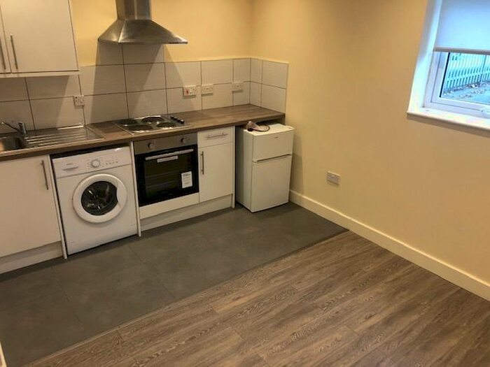 2 Bedroom Flat To Rent In Thurcaston Road, Leicester, LE4