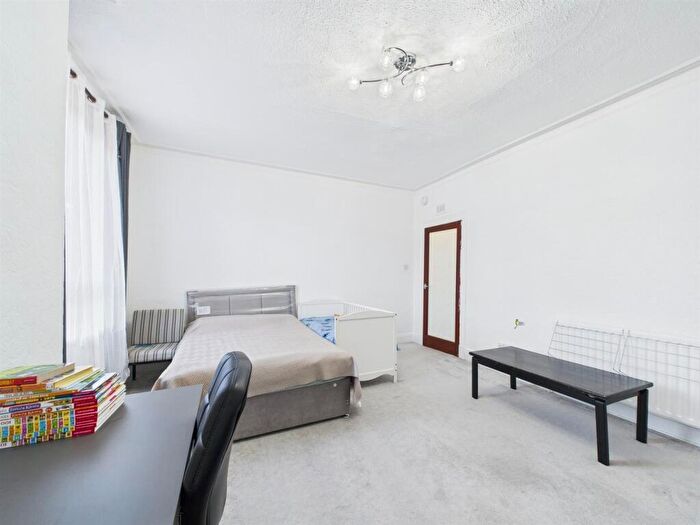 2 Bedroom Flat For Sale In / Dunkeld Road, Perth, PH1