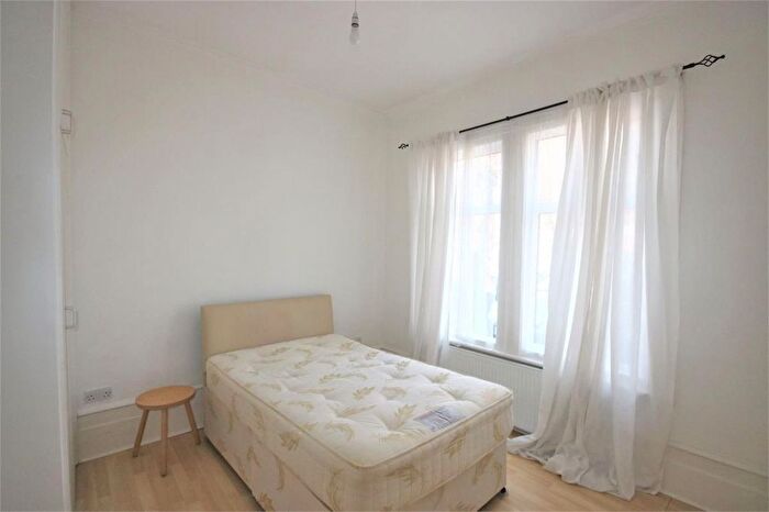 3 Bedroom Flat To Rent In Grosvenor Lodge, High Road, Whetstone, N20