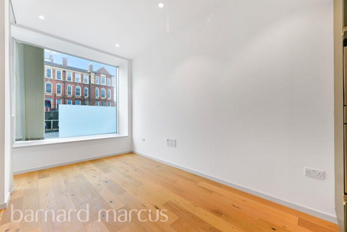 1 Bedroom Flat For Sale In Spectrum Way, Wandworth, London, SW18
