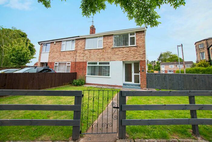 4 Bedroom Semi-Detached House To Rent In Station Road, Hessle, HU13