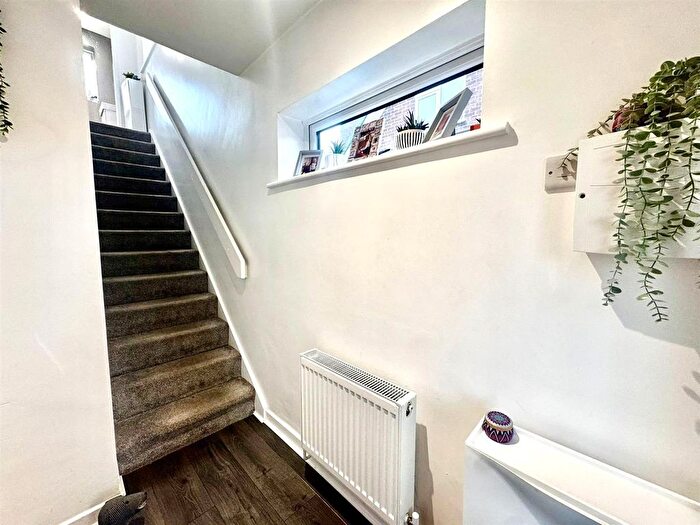 Property For Sale In The Fairway, Manchester, M40