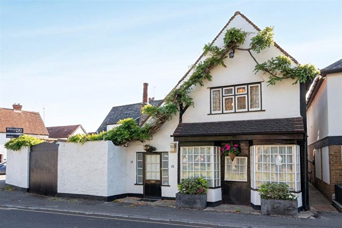 4 Bedroom Detached House For Sale In The Green, West Drayton, UB7