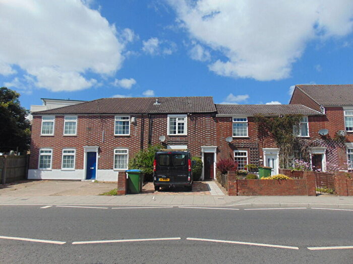 3 Bedroom Terraced House To Rent In Portswood Road, SO17