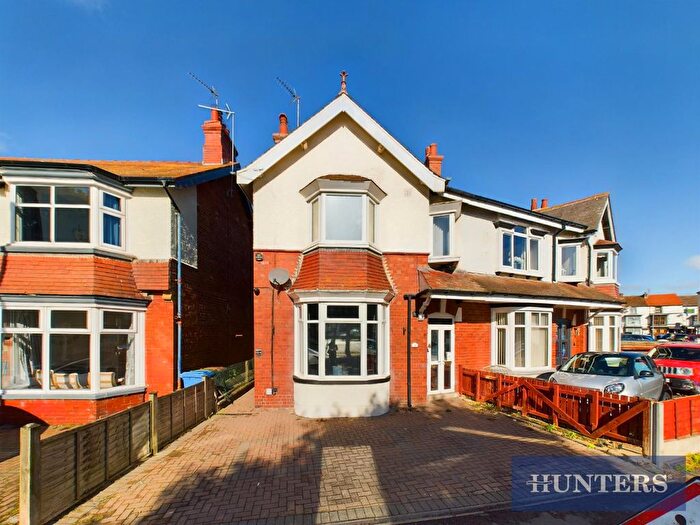 4 Bedroom Semi-Detached House For Sale In Horsforth Avenue, Bridlington, YO15