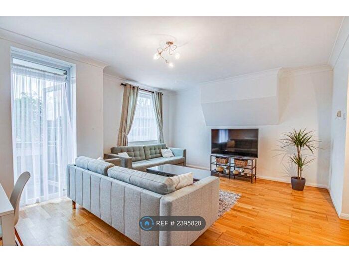 3 Bedroom Flat To Rent In Ferron Road, London, E5