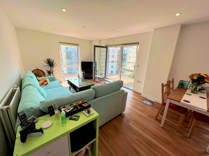 2 Bedroom Apartment To Rent In Austen Heights, Centenary Quay, SO19