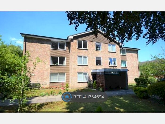 2 Bedroom Flat To Rent In Penton House, Sutton, SM2