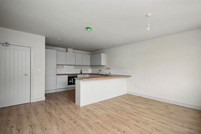 2 Bedroom Flat To Rent In High Street, Rushden, NN10