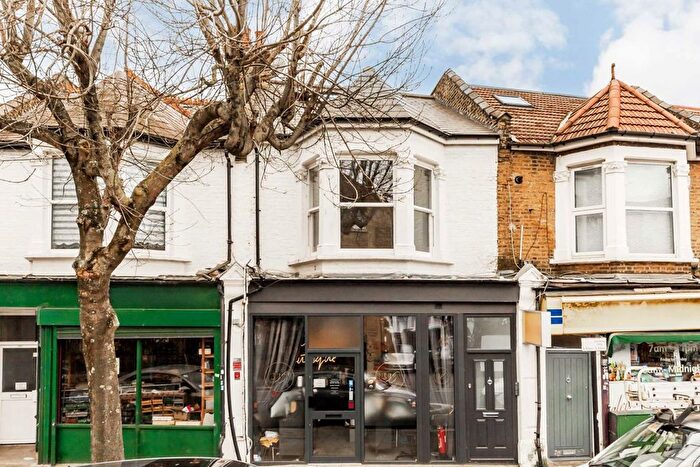 3 Bedroom Flat To Rent In Acton Lane, Chiswick, W4