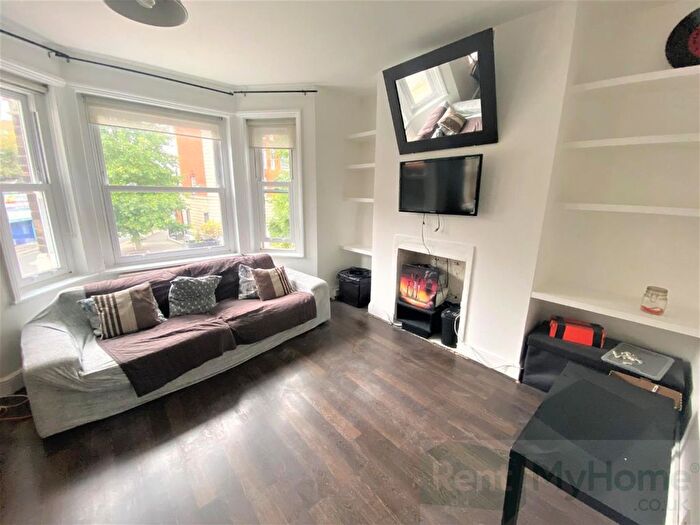 2 Bedroom Flat To Rent In Gresham Road, London, SW9