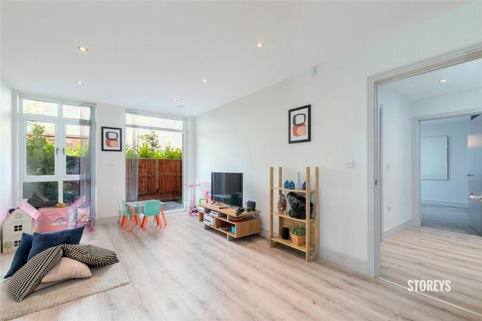 1 Bedroom Flat To Rent In Clockhouse Avenue, Barking, London, IG11