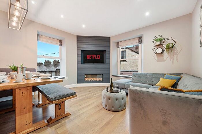 3 Bedroom Flat For Sale In Cross Street, Windermere, LA23