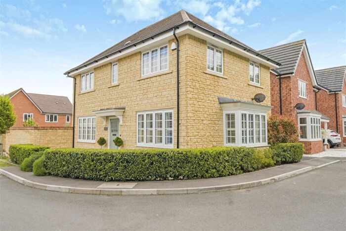 4 Bedroom Detached House For Sale In Haywain Halt, Chippenham, SN14