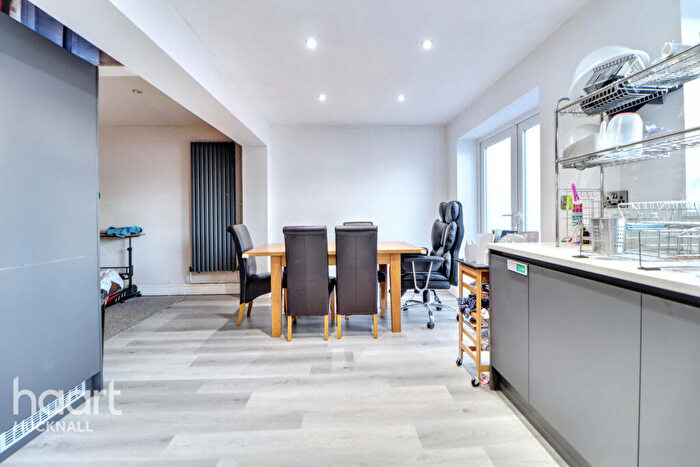 3 Bedroom Semi-Detached House For Sale In Bodmin Avenue, Nottingham, NG15