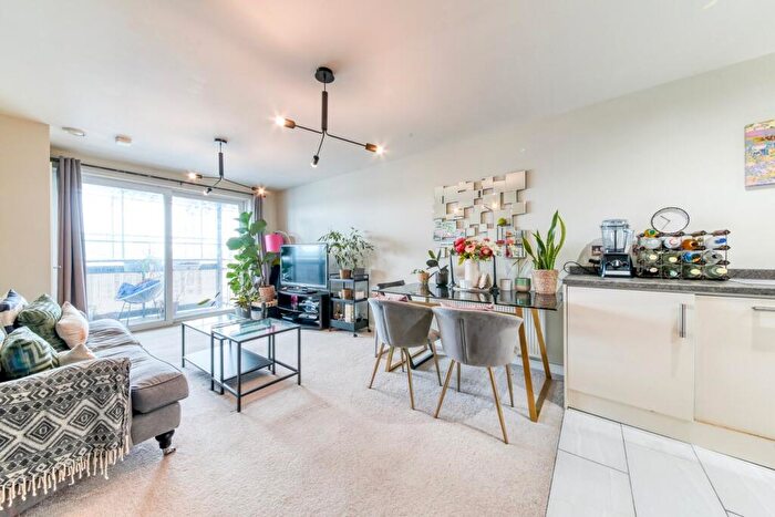 2 Bedroom Apartment For Sale In Whitehorse Road, Croydon, CR0