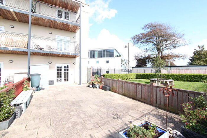 2 Bedroom Flat For Sale In Flagstaff Walk, Mount Wise, Plymouth, PL1