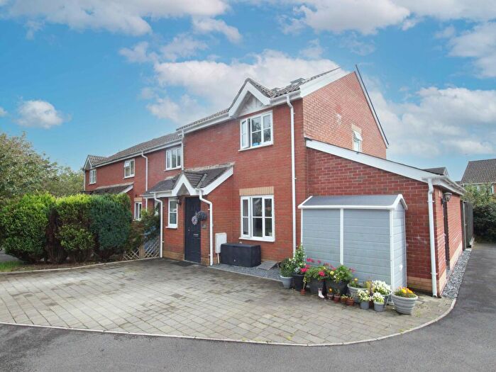 4 Bedroom Semi-Detached House To Rent In Coed Mieri, Pontyclun, CF72