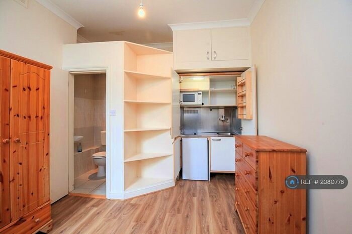 Studio To Rent In Halesworth Rd, London, SE13