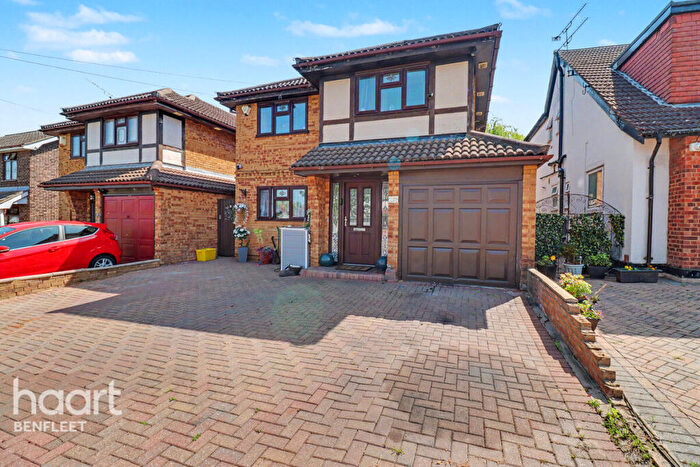 4 Bedroom Detached House For Sale In Homefields Avenue, Benfleet, SS7