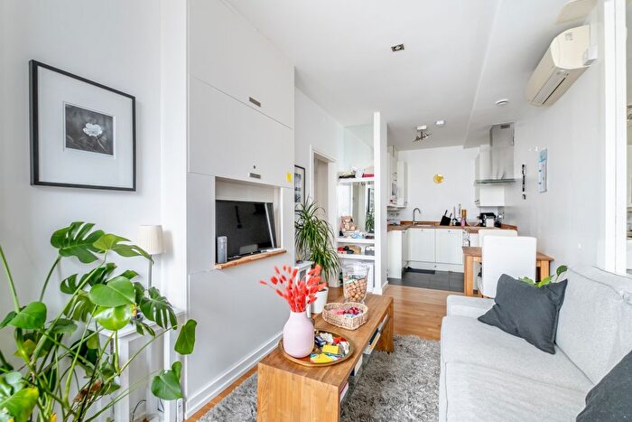 1 Bedroom Flat To Rent In Manilla Street, E14