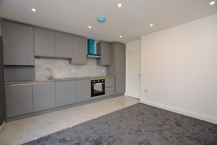 2 Bedroom Flat To Rent In Station Road, High Wycombe, HP13
