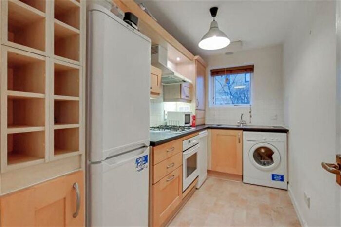 2 Bedroom Flat To Rent In Constable Avenue, London, E16