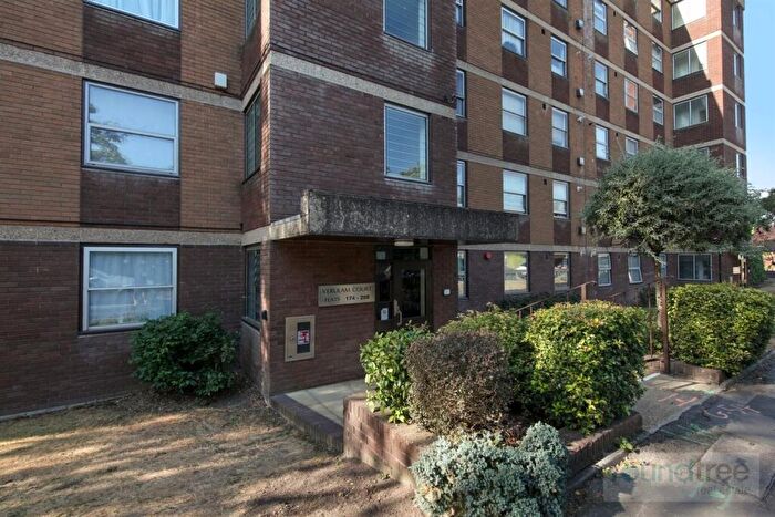1 Bedroom Apartment For Sale In Verulam Court, Woolmead Avenue, NW9
