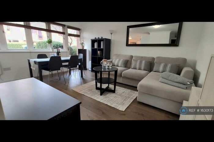 2 Bedroom Flat To Rent In Bywater Place, London, SE16